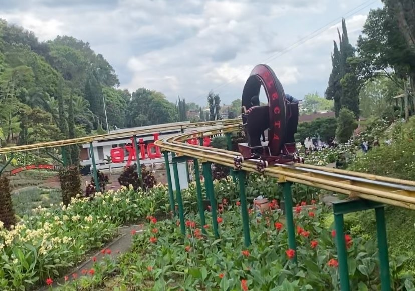 Wahana wisata di Taman Rekreasi Selecta, Kota Batu, Jawa Timur (Foto: Lalu Theo/Ngopibareng.id)