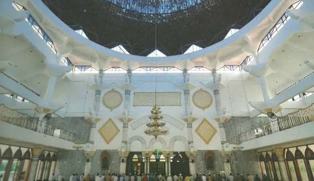 Panorama dalam Masjid Agung Sampang, Madura. (Foto:dok/ngopibareng.id)