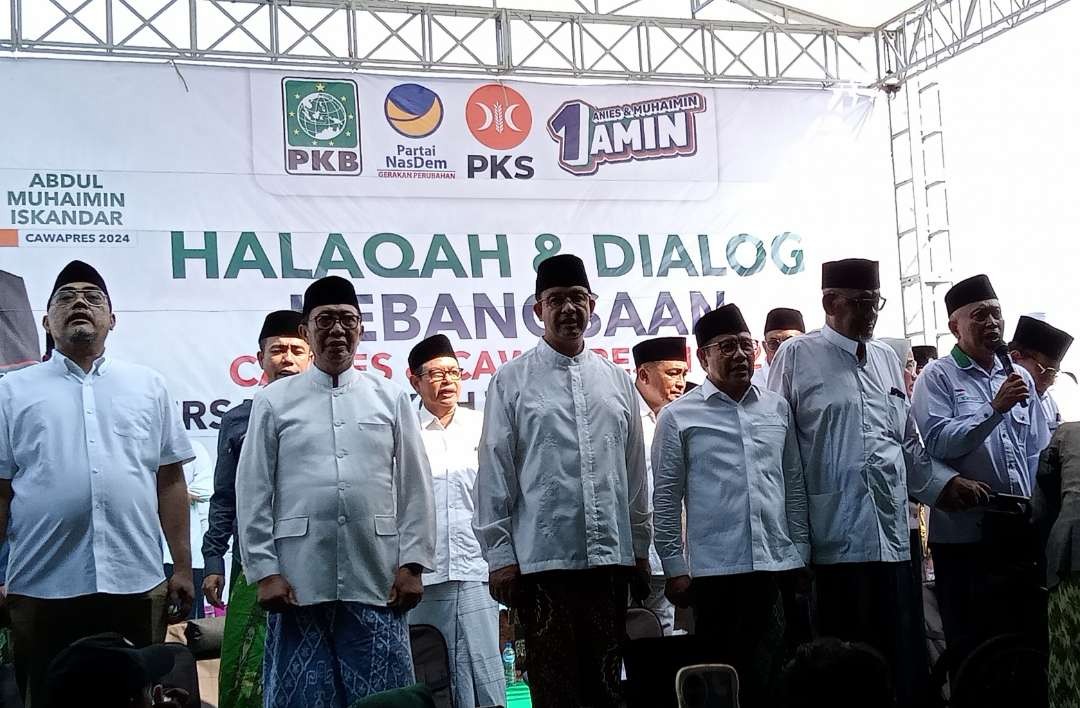 Capres-cawapres nomor urut 1, Anies Baswedan dan Muhaimin Iskandar menghadiri halaqoh dan dialog di Pondok Pesantren Bahrul Huda Tuban, Jawa Timur, Jawa Timur. (Foto: Khoirul Huda/Ngopibareng.id)