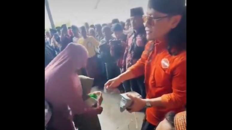 Gus Miftah membantah bagi-bagi duit disebut money politic lantaran mendukung capres-cawapres tertentu. (Foto: X)