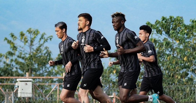 Pemain Arema FC menjalani sesi latihan sebelum jeda Kompetisi Liga 1. (Foto: Twitter @Aremafcofficial)