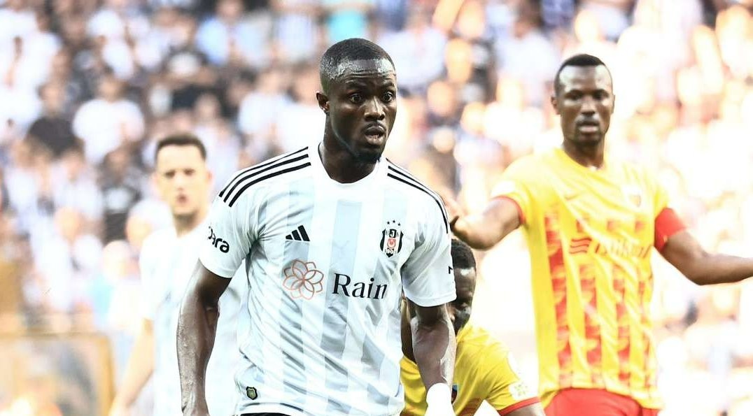 Eric Bailly didepak Besiktas. (Foto: X/@ericbailly24)