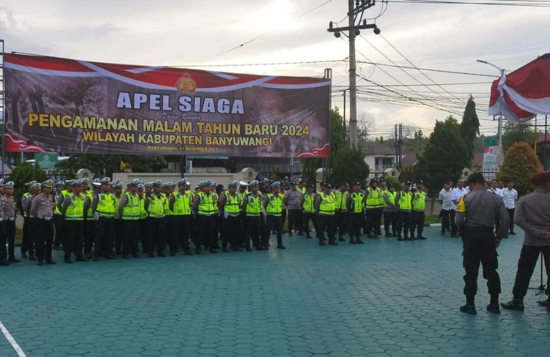 Personel gabungan siap mengamankan malam tahun baru (Foto:Muh Hujaini/Ngopibareng.id)