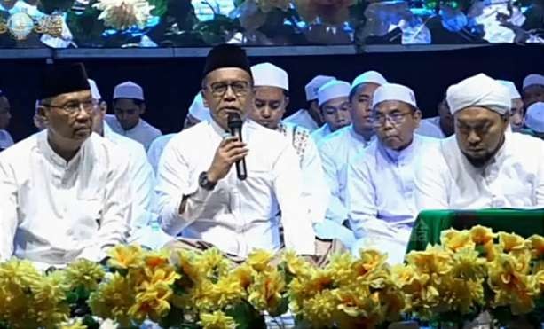 Pj Bupati Bondowoso Bambang Soekwanto meminta doa dan dukungan masyarakat agar Bondowoso lebih baik lagi pada 2024. (Foto: Guido/Ngopibareng.id)