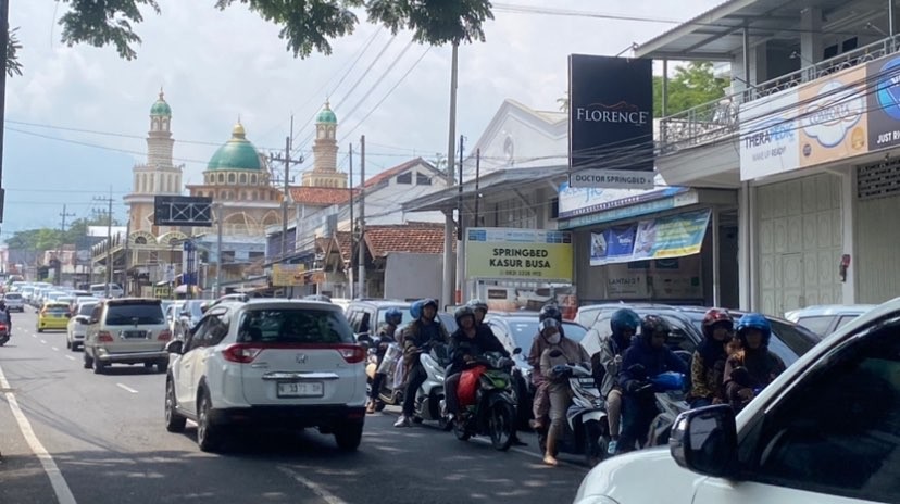 Antrean kendaraan arus balik tahun baru dari Kota Batu, Jawa Timur (Foto: Lalu Theo/Ngopibareng.id)