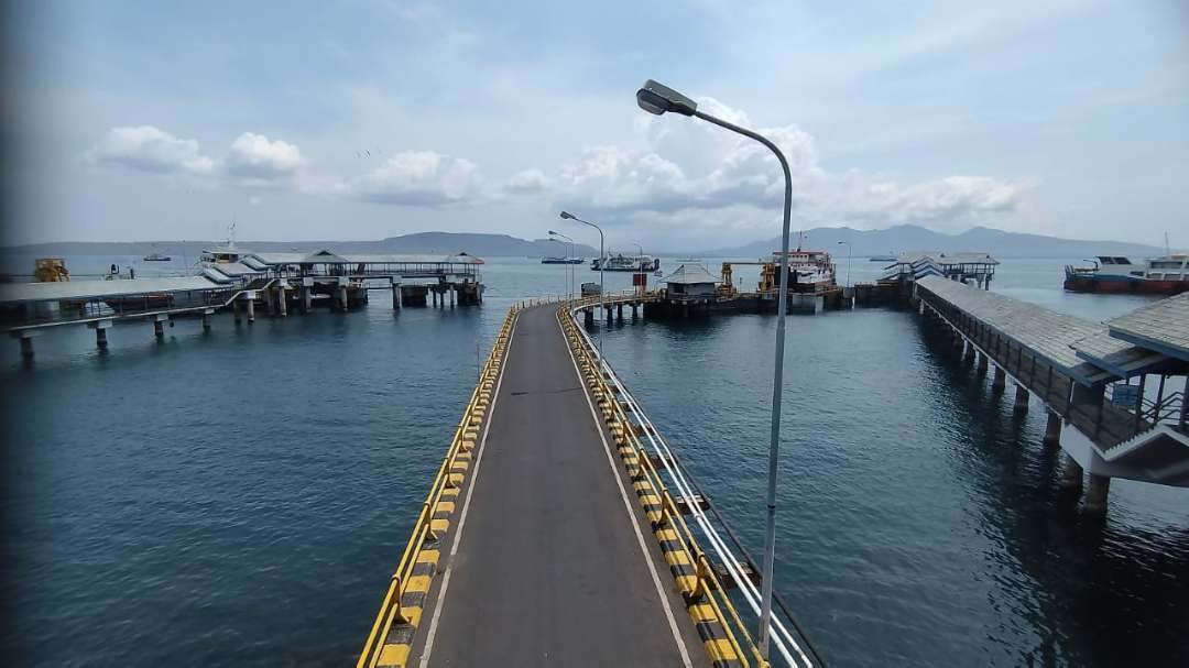 Situasi di salah satu dermaga Pelabuhan Ketapang, Banyuwangi beberapa waktu lalu (Foto: Muh Hujaini/Ngopibareng.id)