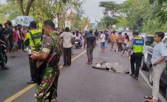 Polisi gelar olah TKP kecelakaan di jalur pantura Situbondo, Senin, 1 Januari 2024. (Foto: Satlantas Polres Situbondo)