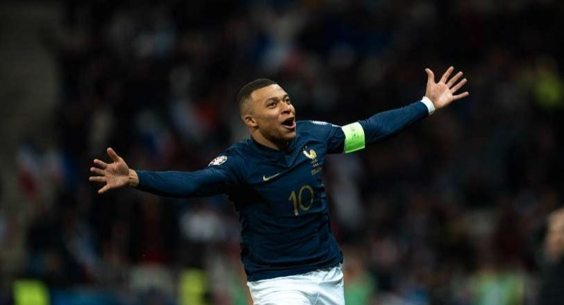 Kylian Mbappe dikabarkan sedang mempertimbangkan untuk menerima tawaran Liverpool