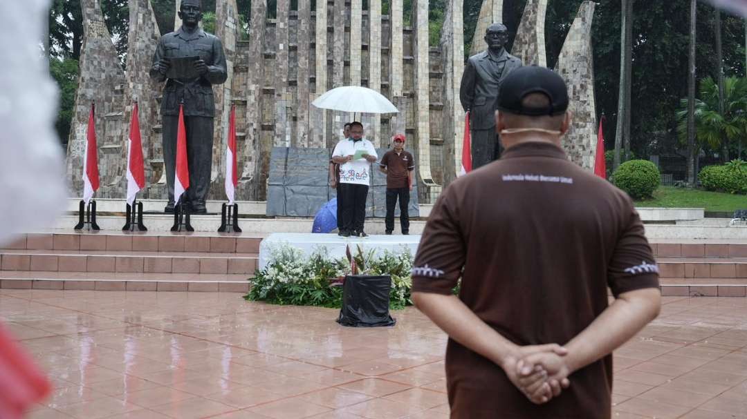 Menteri Agama Yaqut Cholil Qoumas, memimpin jalannya apel Hari Amal Bakti Kementerian Agama Tahun 2024. (Foto: Humas Kemenag)