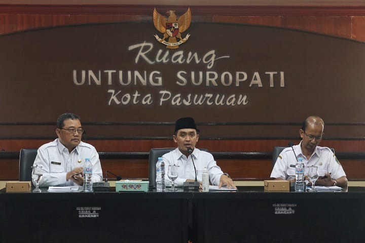 Wakil Walikota Pasuruan Mas Adi sebut seiring dengan perkembangan teknologi yang membangkitkan peran transformasi digital, para pegawai diharapkan bisa mempersiapkan administsrasi yang lebih cepat dan tepat melalui TTE. (Foto: Pemkot Pasuruan)