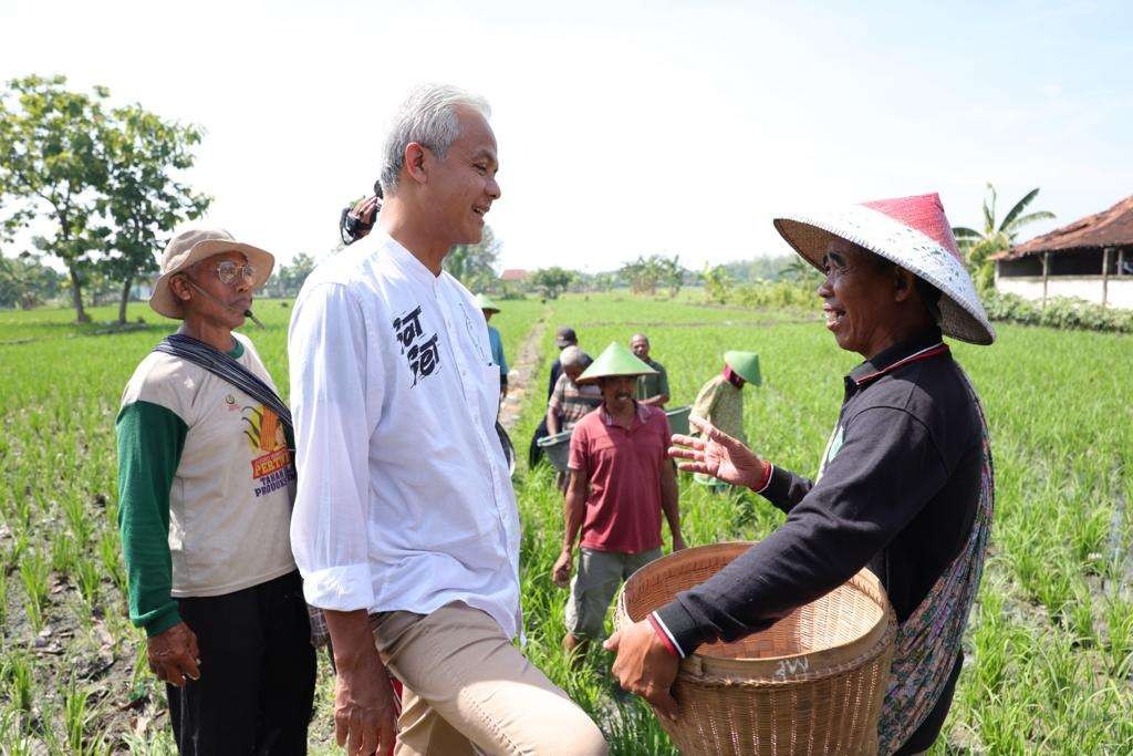 Capres nomor urut 3, Ganjar Pranowo akan menghapus hutang macet petani. (Foto: Istimewa)