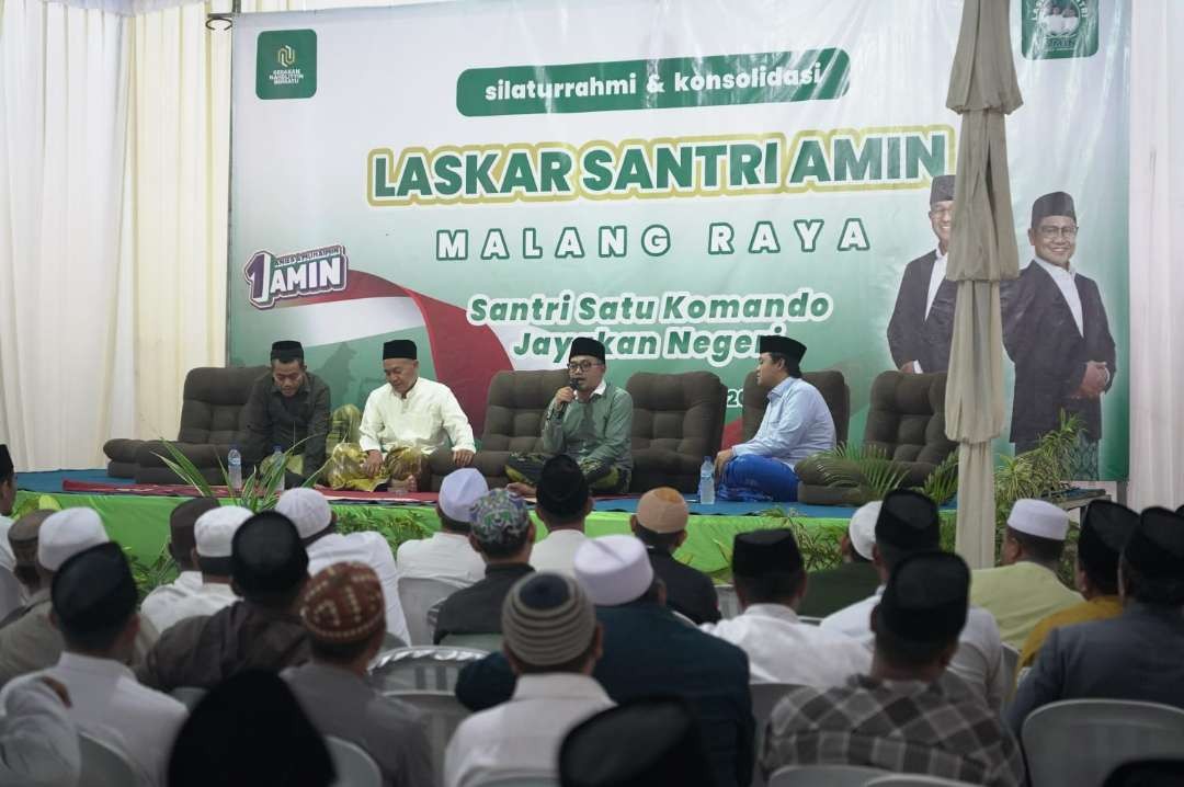 Presiden Laskar Santri AMIN Indonesia, Abdussalam Shohib alias Gus Salam bersilaturahmi dengan pendukung Paslon 01 Anies Baswedan dan Muhaimin Iskandar di Kota Batu. (Foto: Tim Media AMIN)