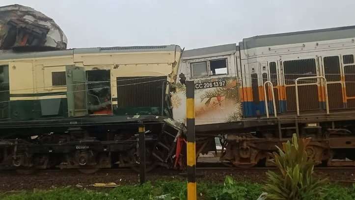 Kecelakaan adu banteng melibatkan KA Turangga dengan KA Commuter Line Bandung Raya, Jumat 5 Januari 2024 pukul 06.03 WIB. (Foto: X)