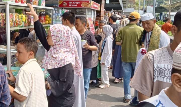 Ilustrasi UMKM yang dipadati oleh pembeli. (Foto: Asmanu Sudarso/Ngopibareng.id)