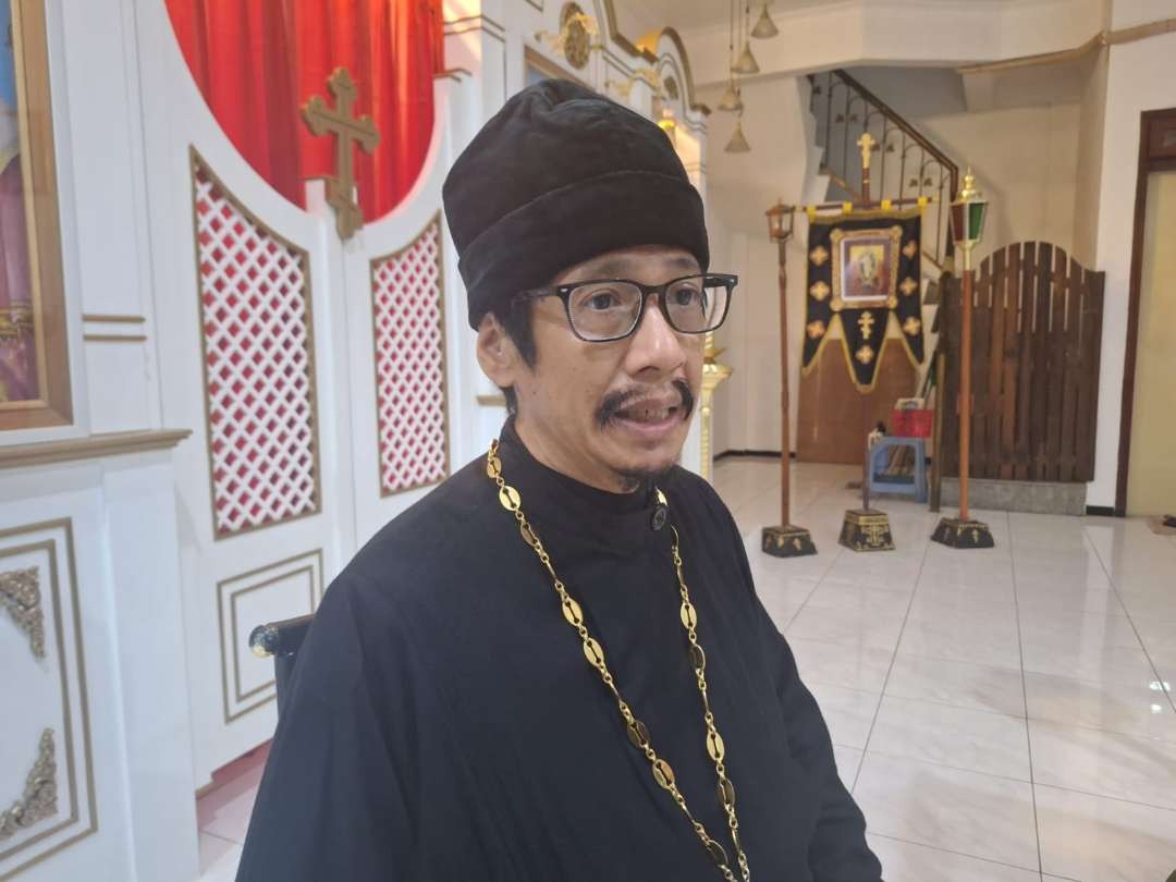 Romo Kirill Junasiswaja, Imam Gereja Ortodoks Rusia Santo Iona Manchuria. (Foto: Julianus Palermo/Ngopibareng.id)