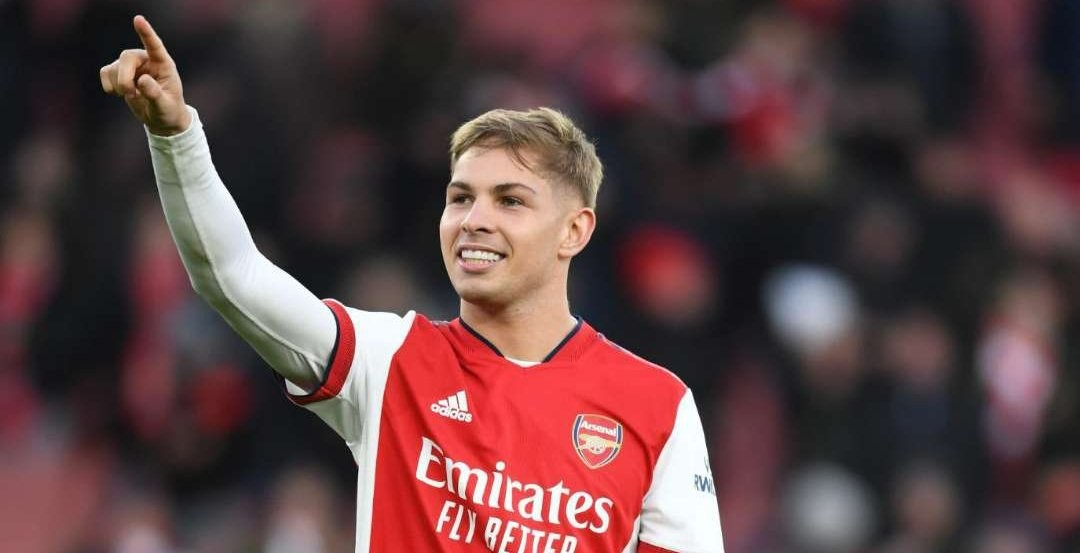 Emil Smoth Rowe masih ingin bertahan di Arsenal meski menjadi incaran Chelsea dan Newcastle United. (Foto: X/@emilesmithrowe)