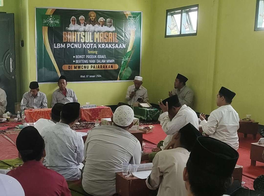 Melalui bahtsul masail, PCNU Kota Kraksaan menyepakati memboikot produk Israel. (Foto: Ikhsan Mahmudi/Ngopibareng.id)