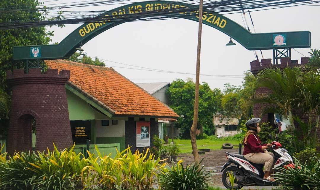 Gudang Balkir Pusziad Sidoarjo viral diduga lokasi penampungan motor yang hilang. (Foto: Aini Arifin/Ngopibareng.id)