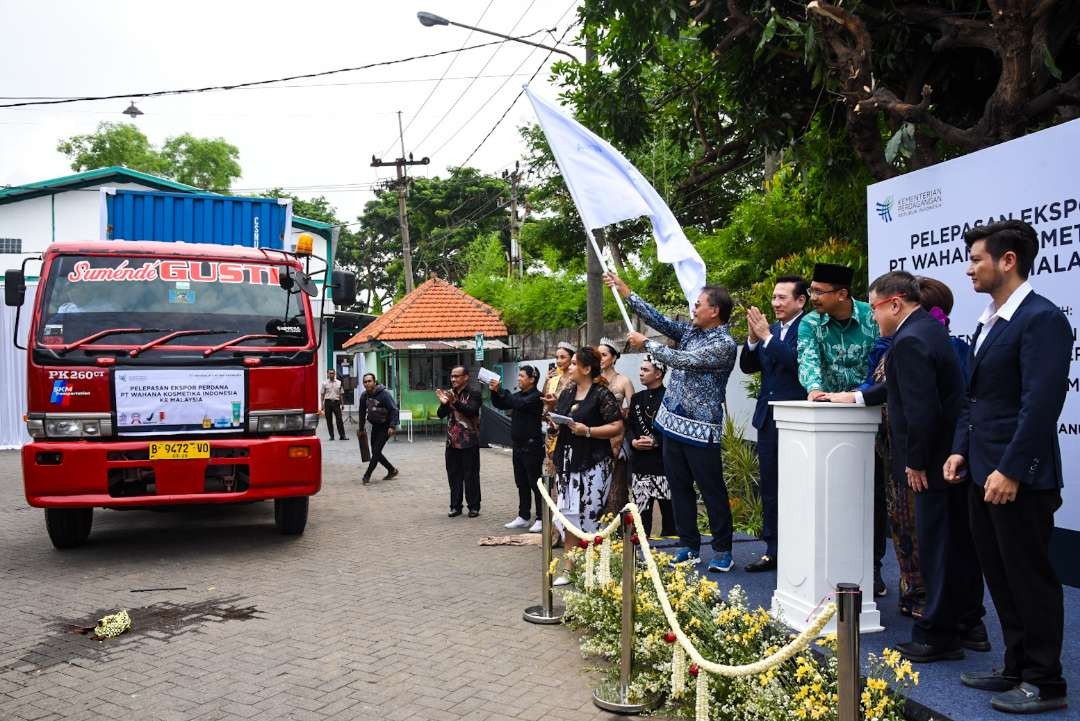 Pelepasan produk ekspor PT Wahana Kosmetika Indonesia (Foto :Aini/Ngopibareng.id)