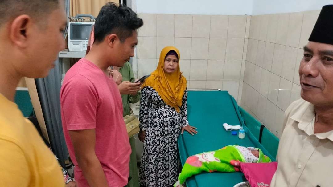 Bayi yang ditemukan warga kini dirawat di rumah sakit (Foto: Istimewa)