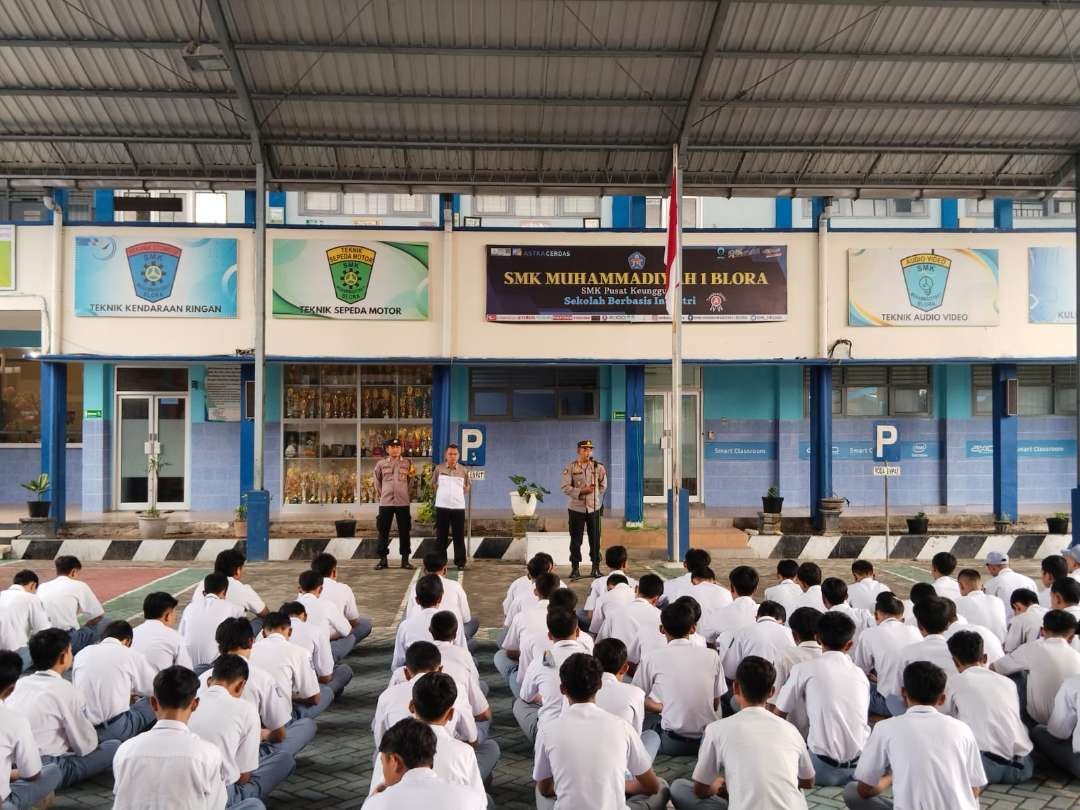 Polres Blora sosialisasi larangan penggunaan knalpot brong di SMK Muhammadiyah 1 Blora