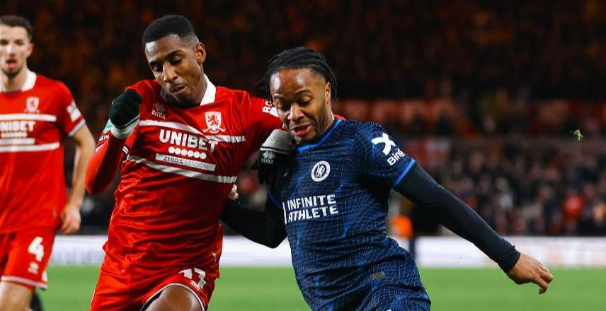 Raheem Sterling tak bisa berbuat banyak saat Chelsea kalah 0-1 dari Middlesbrough pada leg pertama semifinal Piala Carabao. (Foto: X/@ChelseaFC)