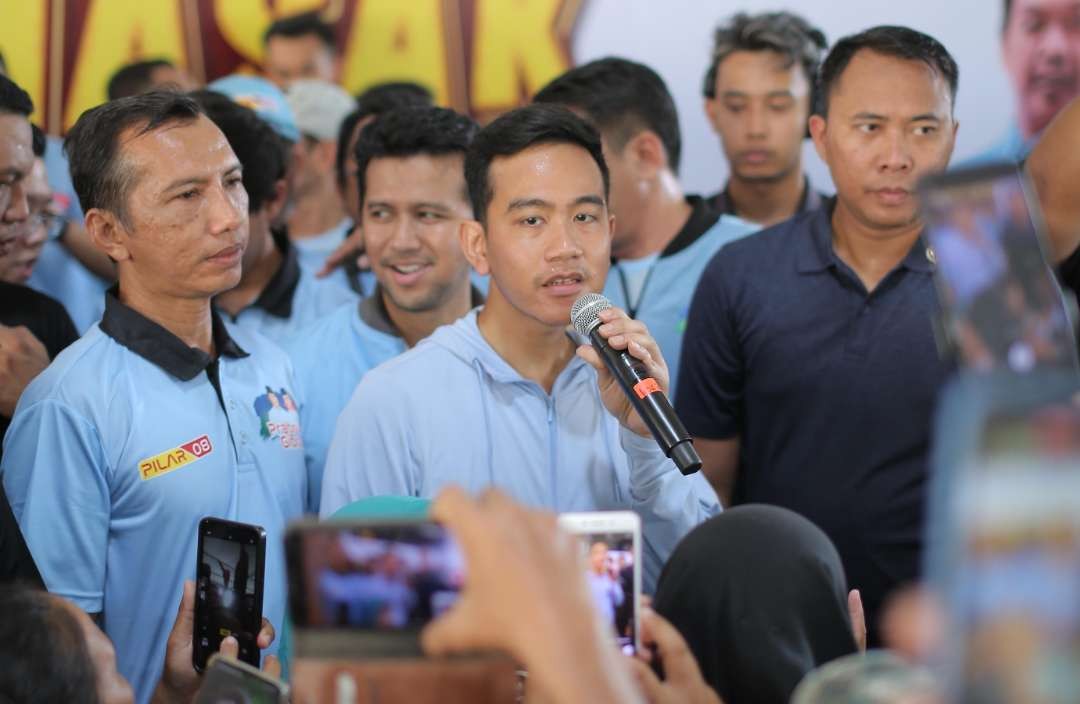 Gibran menyapa pendukungnya dalam lomba masak yang digelar di Hotel El Royale (Foto: Istimewa)