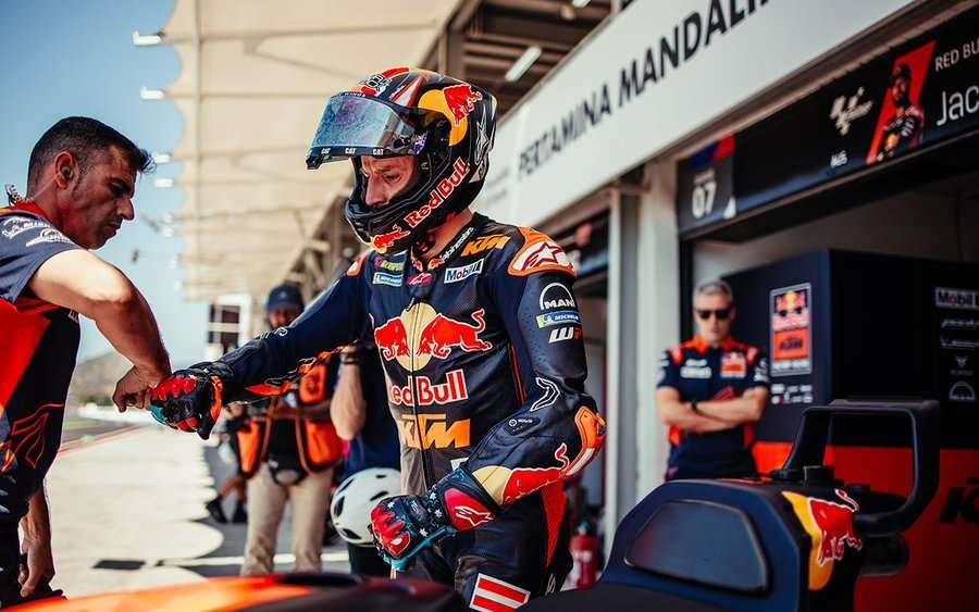 Jack Miller mendapat pembalaan dari KTM meski tampil tak maksimal di sepanjang MotoGP musim lalu. (Foto: X/@jackmilleraus)