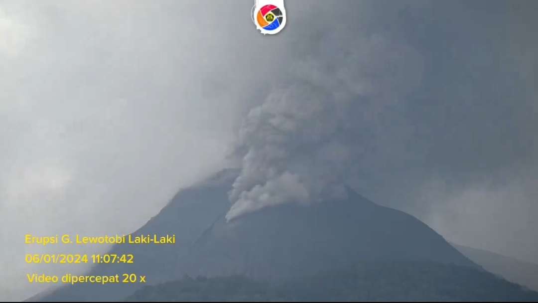 Erupsi Gunung Lewotobi Laki-laki, Sabtu 6 Januari 2024. (Foto: X PVMBG)