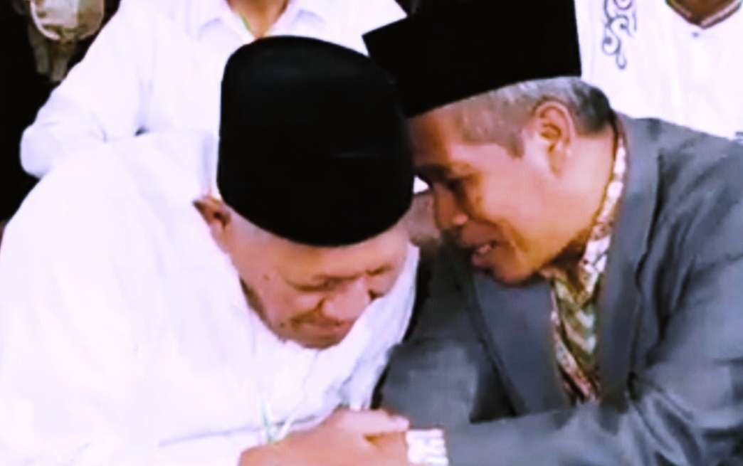 KH Abdul Hakim Mahfudz sebagai Pejabat Ketua PWNU Jatim. Bersama KH Marzuki Mustamar, di arena Konferwil NU di Pesantren Lirboyo Kediri, Juli 2018.(Foto: adi/ngopibareng.id)