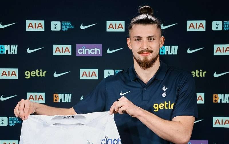 Radu Dragusin resmi jadi pemain Tottenham Hotspur