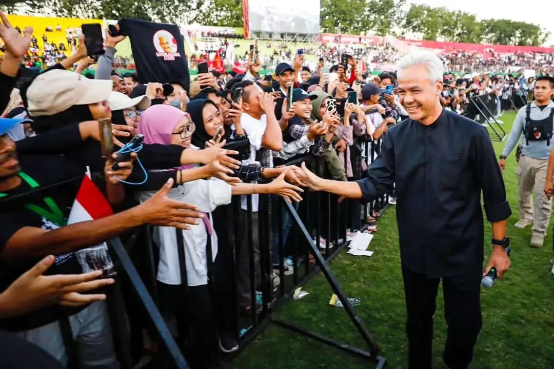 Ganjar Pranowo saat menyapa para relawan di Sidoarjo. (Foto: Aini Arifin/Ngopibareng.id)