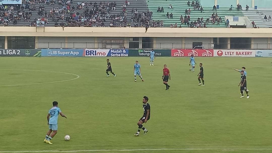 Pertandingan Liga 2 pegadaian antara Persela Lamongan lawan FC Bekasi City (Foto: Khoirul Huda/Ngopibareng.id)