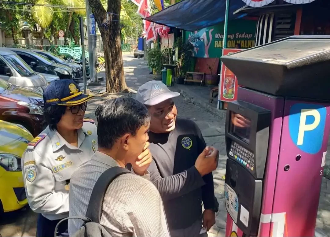 Pembayaran parkir non tunai disosialisasikan Dinas Perhubungan (Dishub) Kota Surabaya. (Foto: Humas Pemkot Surabaya)