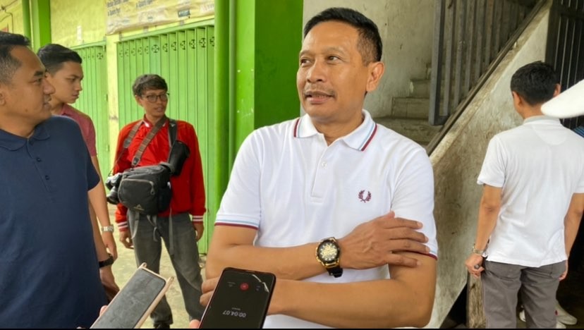 Penjabat (Pj) Walikota Malang, Wahyu Hidayat saat berada di Pasar Comboran, Kota Malang (Foto: Lalu Theo/Ngopibareng.id)