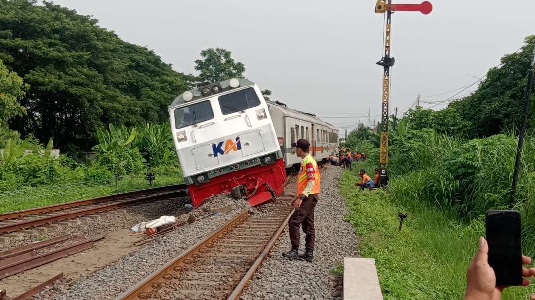 Kereta Api Pandalungan anjlok di Stasiun Tanggulangin, Sidoarjo. (Foto: Aini/Ngopibareng.id)