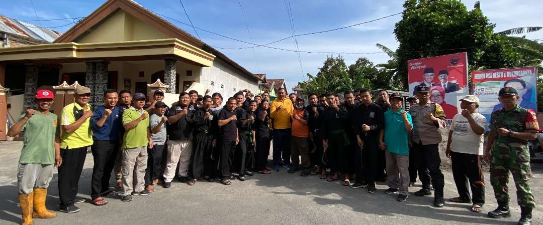 Sinergi Pemkot Kediri dan PSHT membersihkan aliran sungai cegah banjir. (Foto: Istimewa)