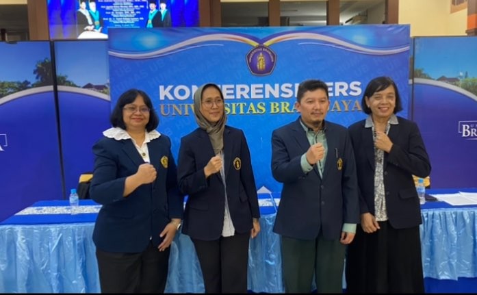 Empat profesor Universitas Brawijaya (UB) lintas ilmu kompak membahas terkait pengelolaan pangan (Foto: Lalu Theo/Ngopibareng.id)