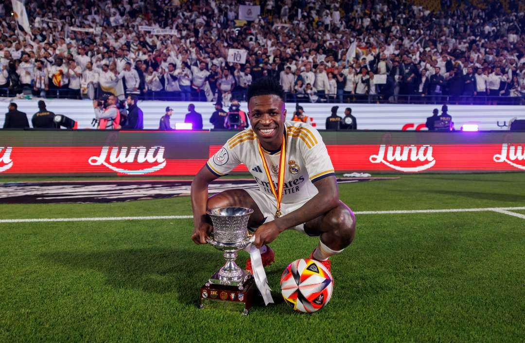 Real Madrid rela menjual Vinicius Jr ke Manchester United demi mendatangkan Kylian Mbappe