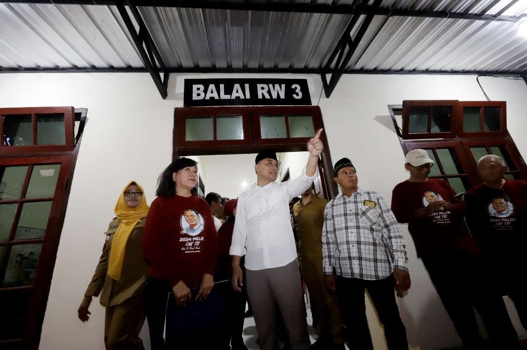 Salah satu capaian Walikota Surabaya Eri Cahyadi di 2023 yang adalah getol melakukan pembangunan dan rehabilitasi 1.187 Balai RW di berbagai penjuru kota. Balai RW menjadi pusat pelayanan kepada warga, sehingga saat ini pelayanan publik banyak berhenti di tingkat RW. (Foto: Pemkot Surabaya)