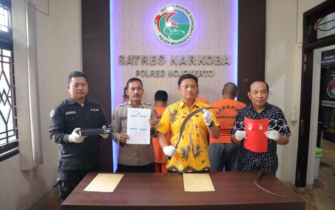 Konferensi pers Satreskoba Polres Mojokerto.(Foto Deni Lukmantara/Ngopibareng)