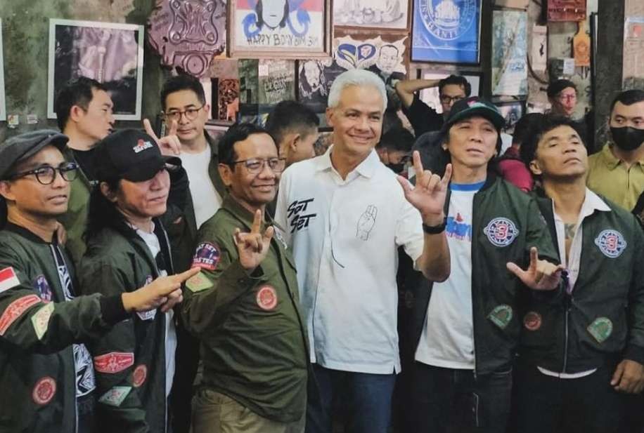 SLANK deklarasi mendukung capres-cawapres nomor urut tiga, Ganjar Pranowo dan Mahfud MD di markas Gang Potlot Studio, Sabtu 20 Januari 2024. (Foto: Instagram @ganjar_pranowo)