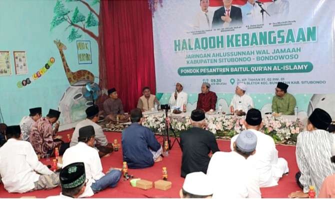 Para ulama tergabung Jaringan Ulama Aswaja Situbondo - Bondowoso berkumpul di Ponpes Bungatan Situbondo menyatukan hati dan pikiran memenangkan Ganjar - Mahfud di Pemilu 2024.(Foto: Dokumen Aswaja Situbondo)