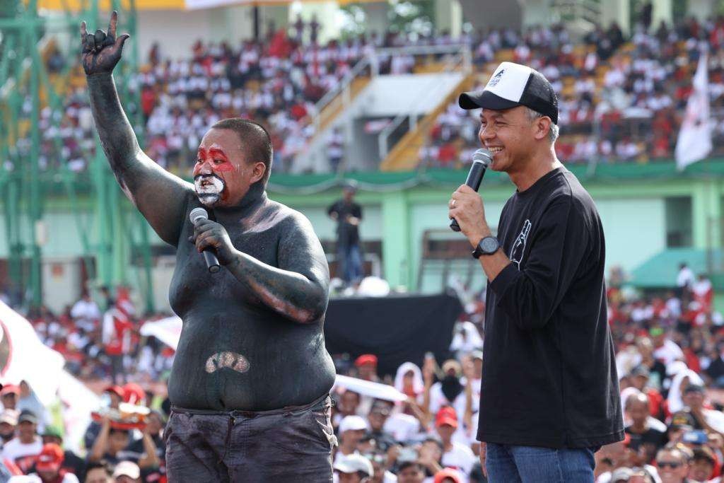 Para relawan dan pendukung menunjukkan loyalitas dan keberanian mereka untuk berjuang demi kemenangan Ganjar-Mahfud pada pilpres 2024. (Foto: Istimewa)