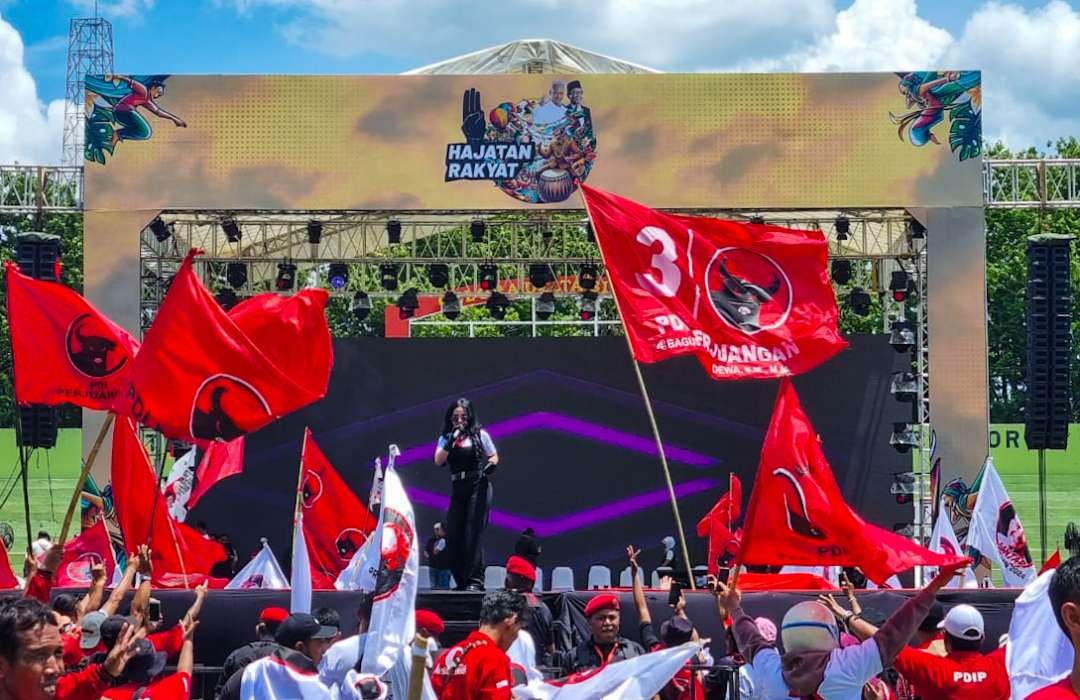 Suasana kampanye capres Ganjar Mahfud di GOR Sidoarjo (foto : Aini/Ngopibareng.id)