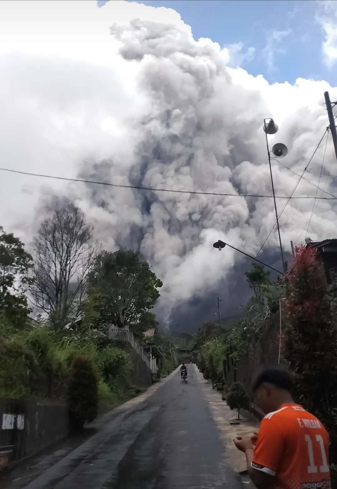 Gunung Merapi memasuki fas erupsi efusif. (Foto: X BPPTKG)