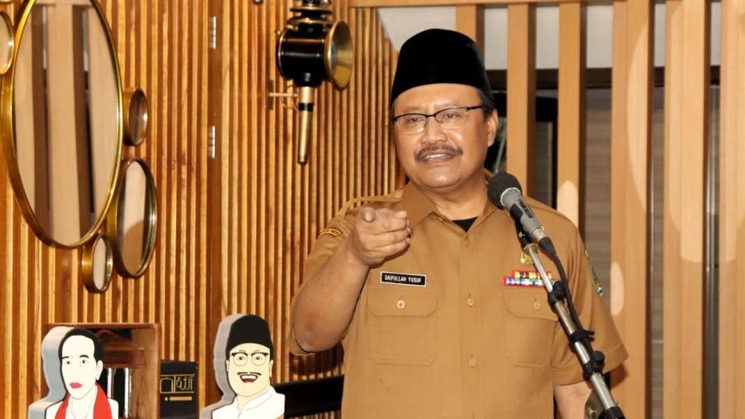 Walikota Pasuruan Saifullah Yusuf (Gus Ipul) meresmikan Galeri Dekranasda yang bertempat di lobi Sekretariat Daerah Kantor Walikota Pasuruan, Senin, 22 Januari 2024. (Foto: Pemkot Pasuruan)