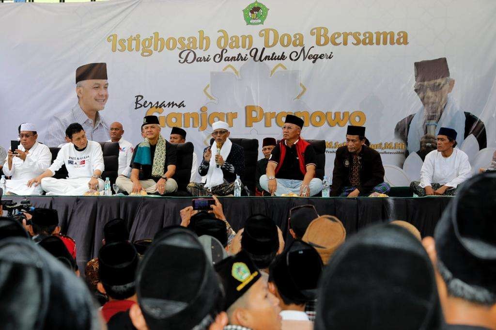 Istighosah dan doa bersama untuk Ganjar Pranowo di Pondok Pesantren Roudlotussolihin Bumi Restu Kecamatan Palas, Lampung Selatan, Senin 22 Januari 2024. (Foto: Istimewa)