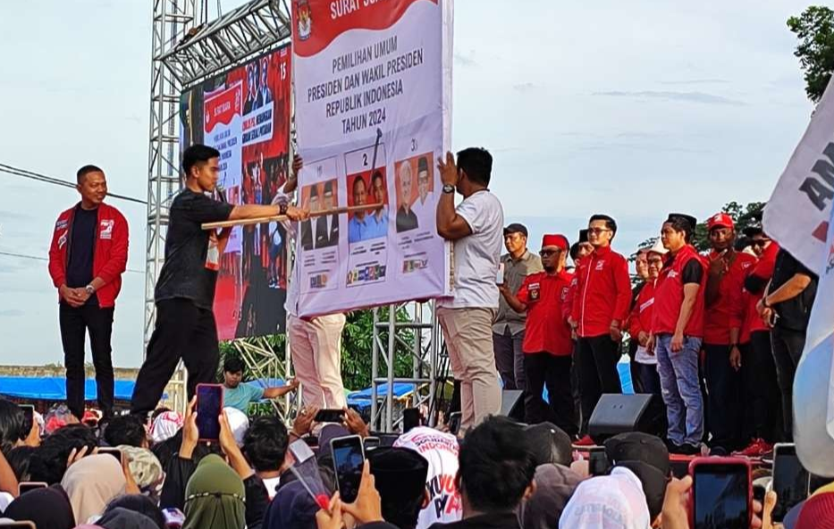 Ketua Umum Partai Solidaritas Indonesia (PSI) Kaesang Pangarep menghadiri kampanye Akbar di lapangan Ringinrejo, Kediri, Rabu, 23 Januari 2024. (Foto: Fendi Lesmana/Ngopibareng.id)