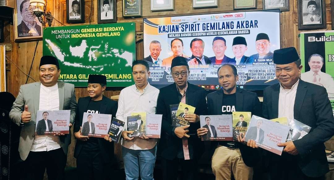 Coach Fahmi dalam kajian Gilang Gemilang, Selasa (23 Januari 2024) di Camp King Sulaeman, Malang. (Foto: yusron for ngopibareng.id)